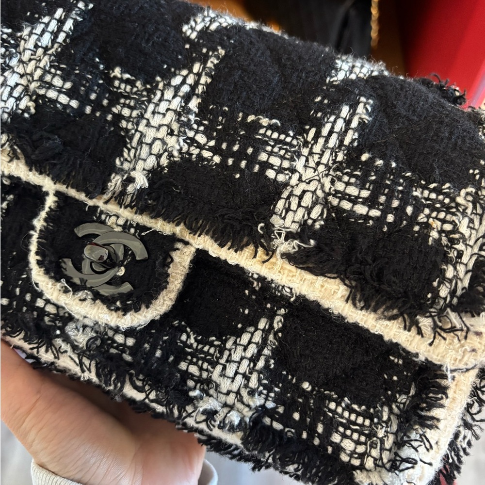 Like New Chanel Medium Classic Flap in Tweed - Picture 8 of 11